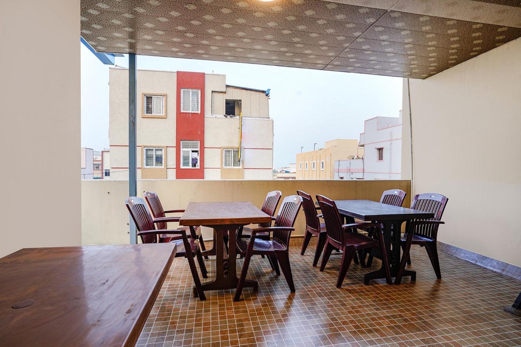 Fabexpress D Grand - Nr Jntu College Metro Station, Kukatpally Hyderabad Exterior photo